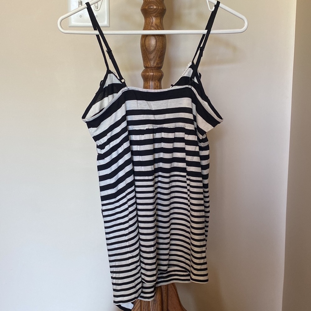 Elle Tank - Picture 2 of 4